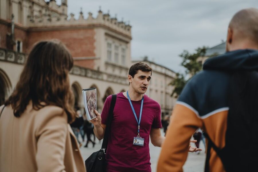 Krakow: Traditional Polish Food and Drinks Tasting Tour - What the three hours actually feel like