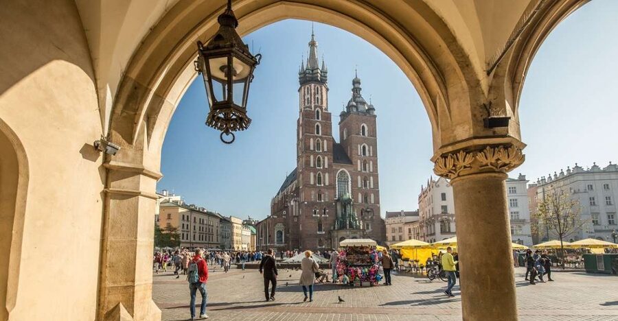 Krakow: Traditional Street Food Walking Tour - Kraków on foot, one bite at a time