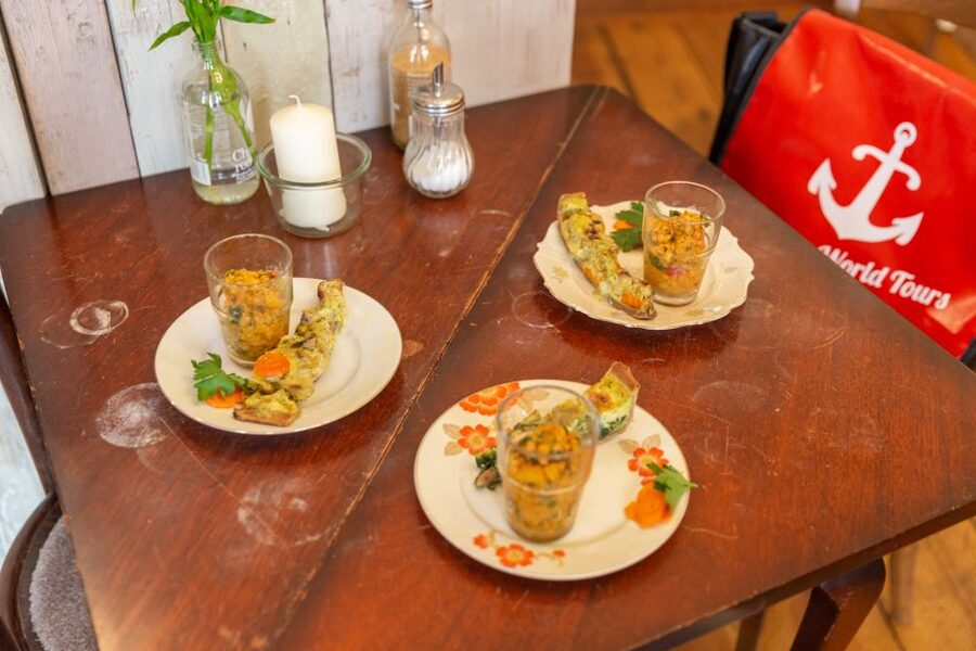 Kreuzberg: Culinary Food Tour - Oranienplatz, Dresdener Straße, and the Cold War thread