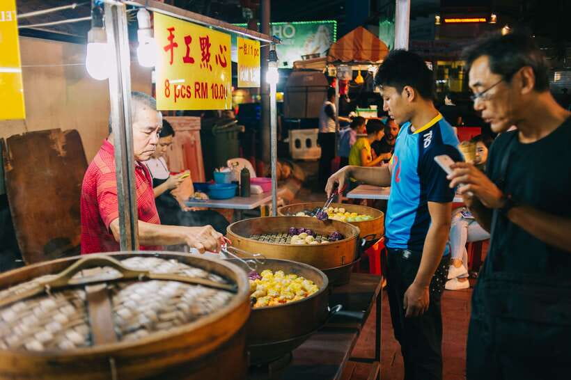 Kuala Lumpur: Local Street Food Night Tour - Mamak SK Corner: Indian influence with a glass of teh tarik