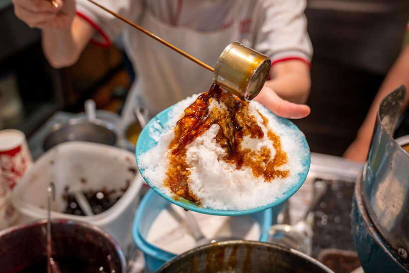 Kuala Lumpur: Nightlife Street Food Tour with 6 Tastings - Riding the MRT through Kuala Lumpur