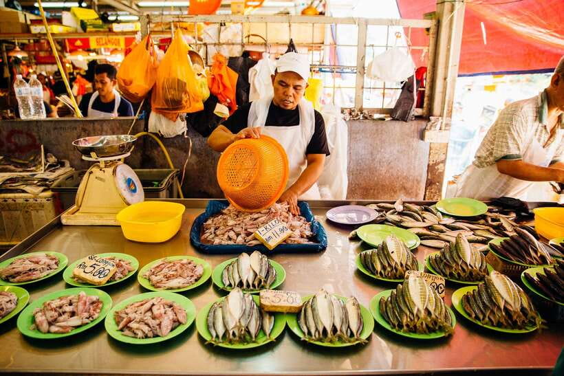 Kuala Lumpur: Private Food Tour – 10 Tastings with Locals - Guan Di Temple and the Chinese side of the city