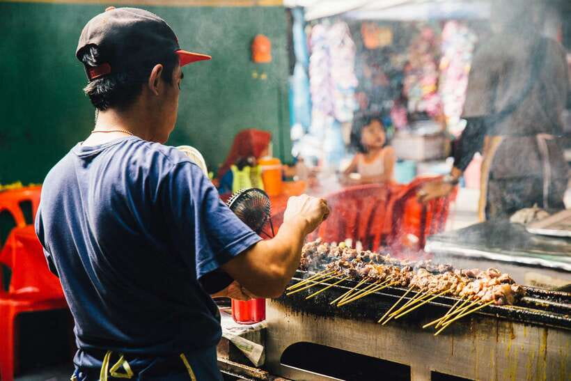 Kuala Lumpur: Private Food Tour – 10 Tastings with Locals - A guide-led experience, not a fixed performance