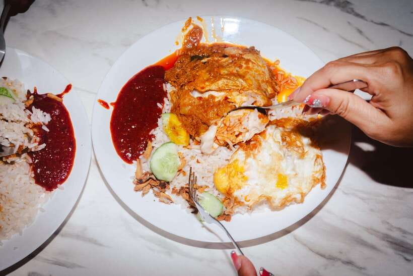 Kuala Lumpur: Sambal Street Food Tour with 15+ Tastings - Grilled mackerel with sambal brings the heat