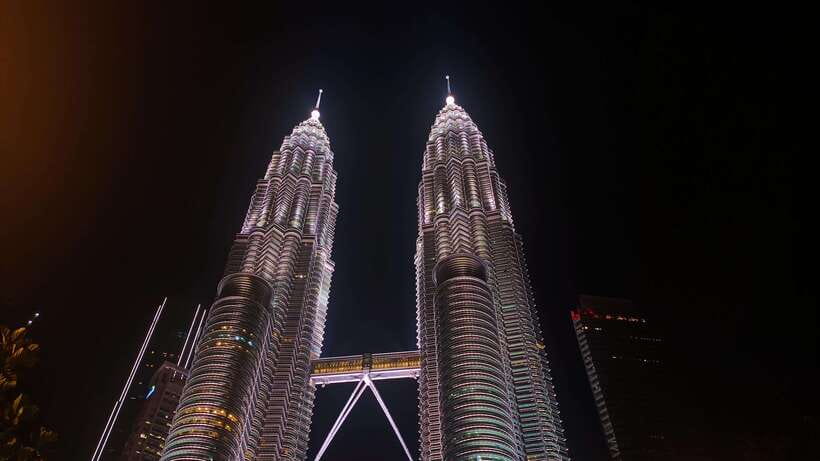 Kuala Lumpur: Sightseeing, Markets, and Food Night Tour - Sri Maha Mariamman Temple and Brickfields after dark