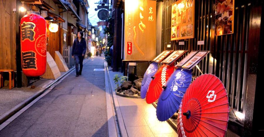 Kyoto: Casual Pontocho Evening Food Tour - Gion Shirakawa and Kyoto’s evening character