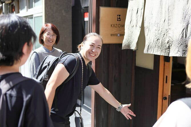 Kyoto: Gion & Pontocho Food Tour with 13 Dishes - The guide makes the difference