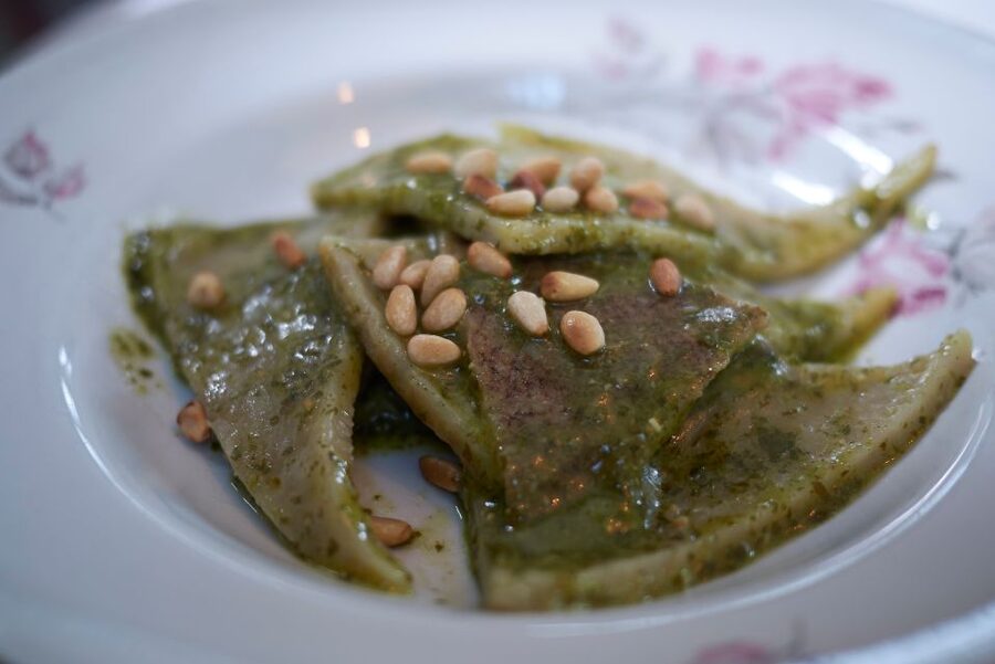 La Spezia: Taste Cinque Terre on a Full Meal Food Tour - Local guides make the walk more personal