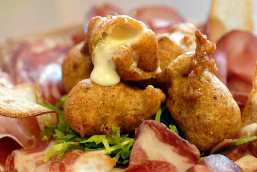 Lake Como: Food Walking Tour - The first stop: wine, cured meat, and a proper start