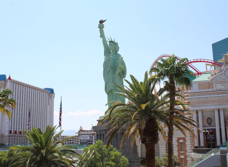 Las Vegas: Foodie Walking Tour on The Strip with Tastings - The Cosmopolitan’s Chandelier Bar and third tasting