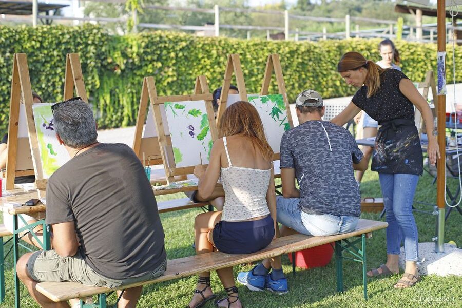 Lazise: Painting Expereince with Wine and Local Food Platter - The mood: social, easygoing, and creative