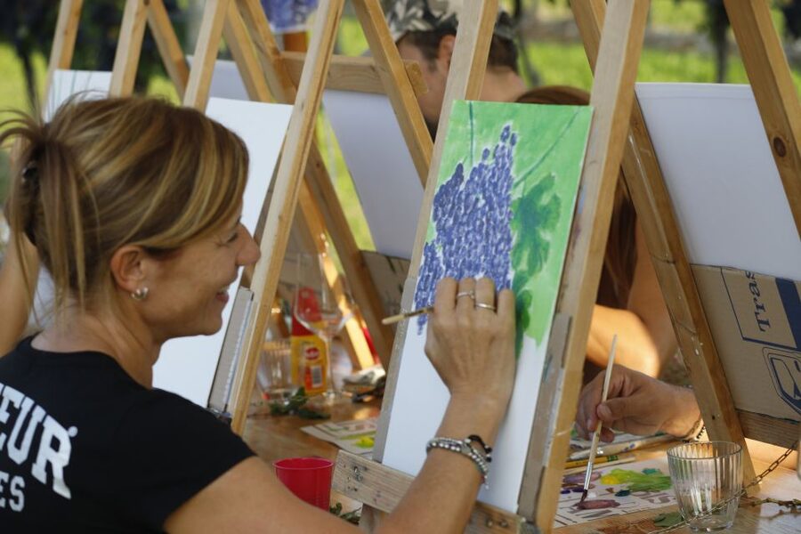 Lazise: Painting Expereince with Wine and Local Food Platter - Who will enjoy this most