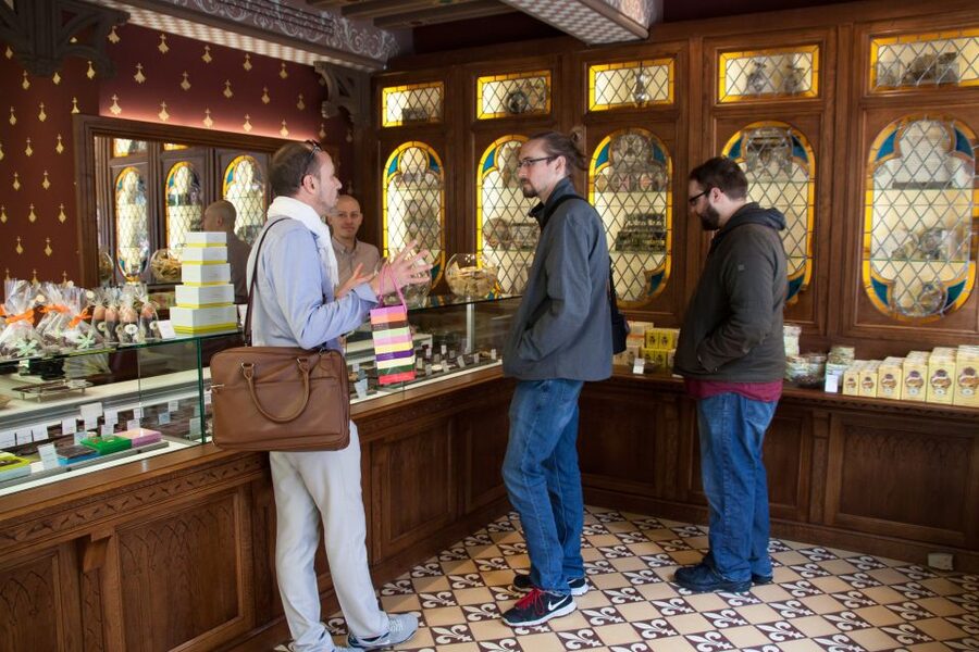 Le Marais: Pastry and Chocolate Food Tour - Chocolate, coffee, and the pleasure of a focused stop