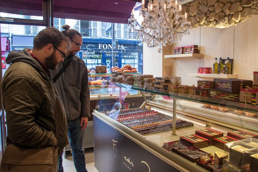 Le Marais: Pastry and Chocolate Food Tour - A small group makes the afternoon easier