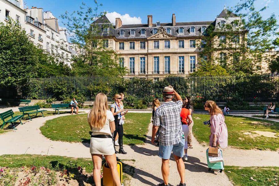 Le Marais Walking Food Tour with Cheese, Wine & Pastries - Starting at Le Repaire de Bacchus