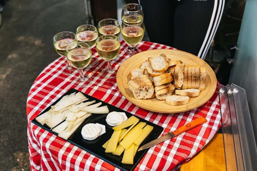 Le Marais Walking Food Tour with Cheese, Wine & Pastries - A walking meal through Le Marais