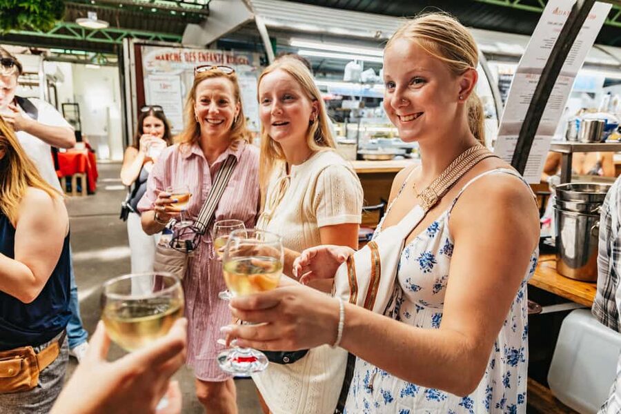 Le Marais Walking Food Tour with Cheese, Wine & Pastries - Pastries, chocolate, and the sweet course