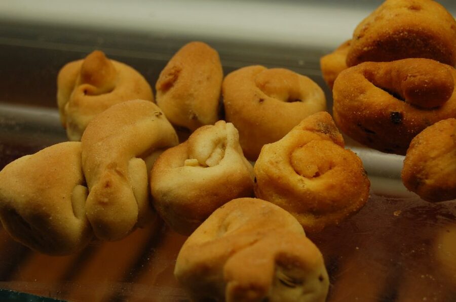 Lecce: Street Food Tasting and Sightseeing Tour - Porta Napoli and the story of arrival