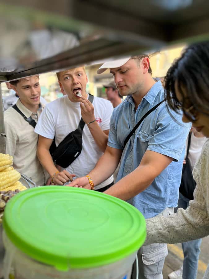 Lima Street Food: A gastronomic adventure through the city. - Pisco tasting under the city lights