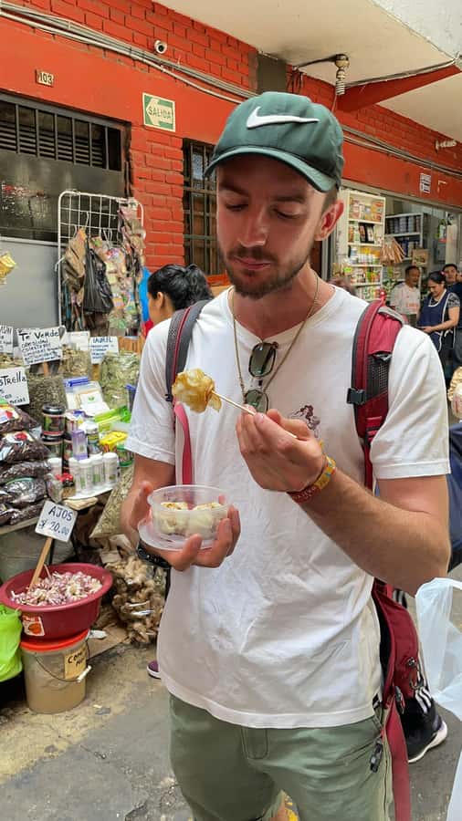 Lima Street Food: A gastronomic adventure through the city. - Meeting outside Benavides station