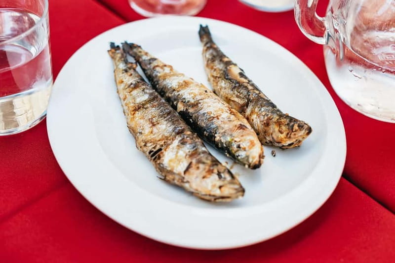 Lisbon: Baixa District Food Tour with Dinner and Drinks - Rua dos Fanqueiros: the first taste of central Baixa