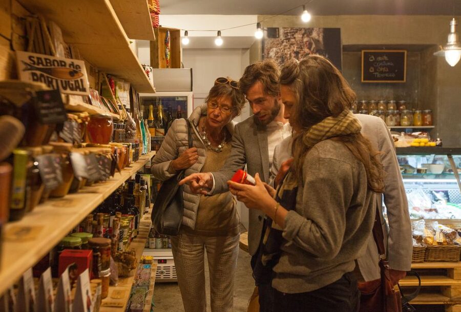 Lisbon: Evening Local Food Crawl with Drink Pairings - The guides make or break the evening