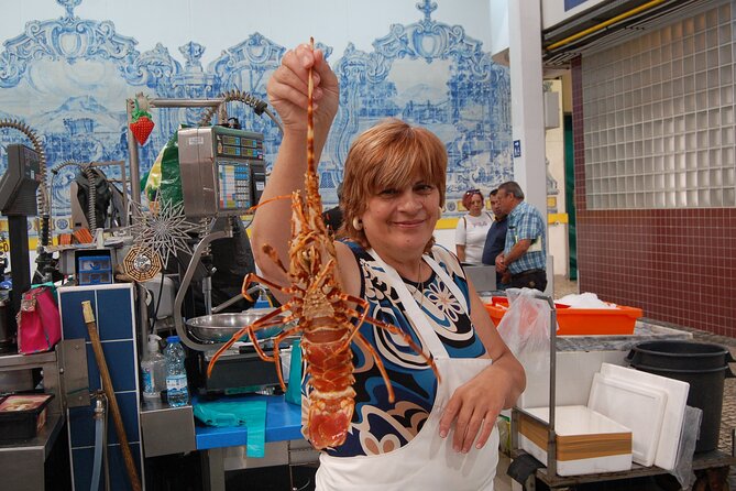 Lisbon Getaway: Private Arrábida Wine & Food Tour - Choosing lunch without losing the local feel