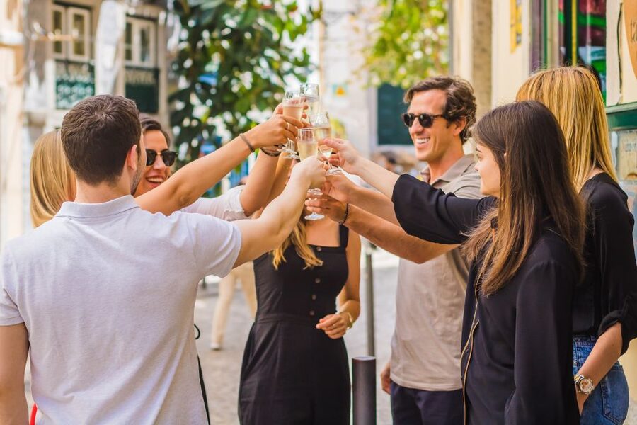 Lisbon: Guided Food and Wine Tasting Tour - Walking through Mouraria and its street art