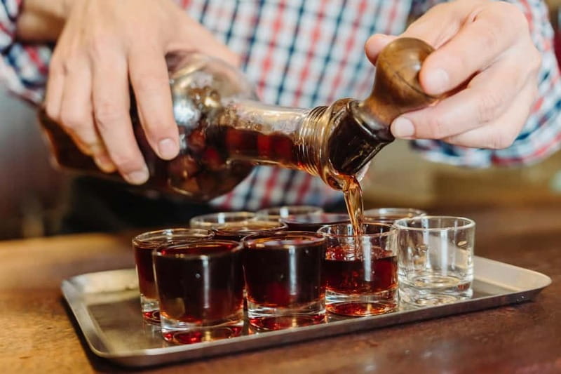 Lisbon: Tastes and Traditions Guided Food Tour - Manteigaria and the warm pastel de nata