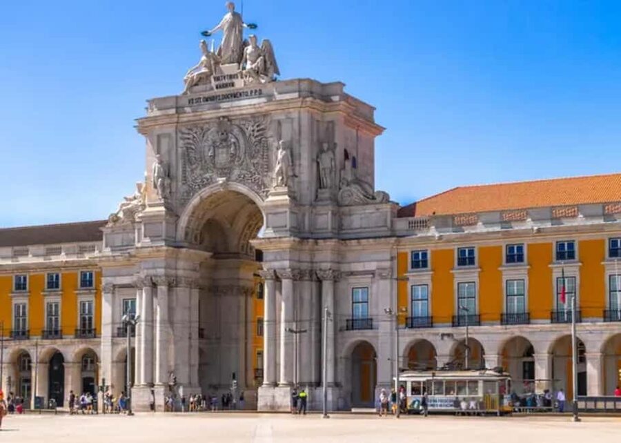 Lisbon Through the Eyes of a Local - Food and Walking Tour - Key points to know before booking