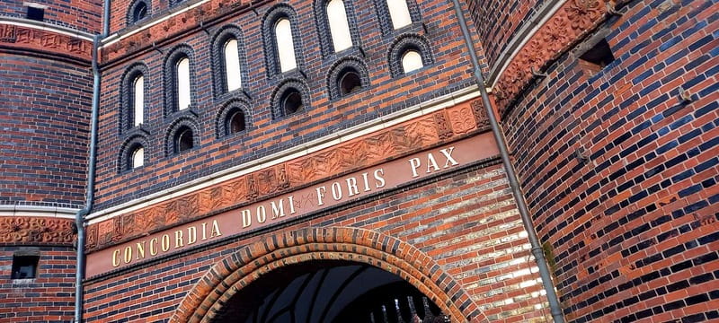 Lübeck: The Culinary City Tour – Lübeck Lukullisch - Starting at Holstentorplatz, not the Holsten Gate