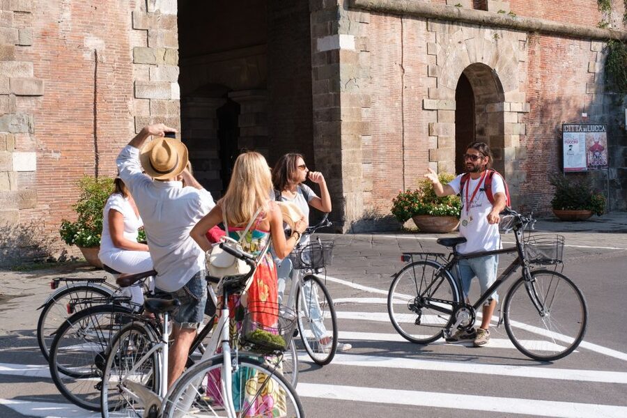 Lucca: 3-Hour Bikes & Bites Foodie Adventure like a Local - Why a bicycle is the right way to see Lucca