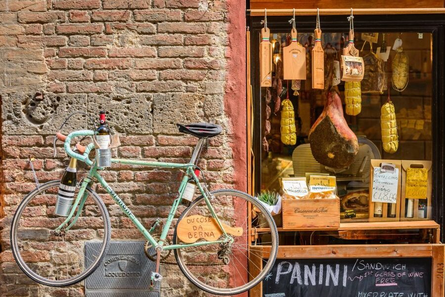 Lucca: Guided Food Walking Tour with Tastings - Key points to know before booking