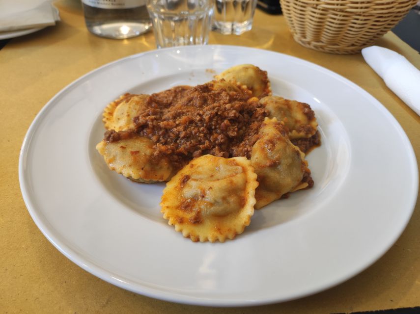 Lucca: Guided Food Walking Tour with Tastings - A cafe stop for small local bites