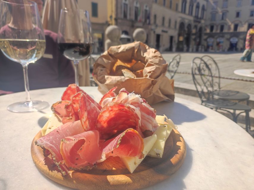 Lucca: Guided Food Walking Tour with Tastings - The final chocolate or gelato stop