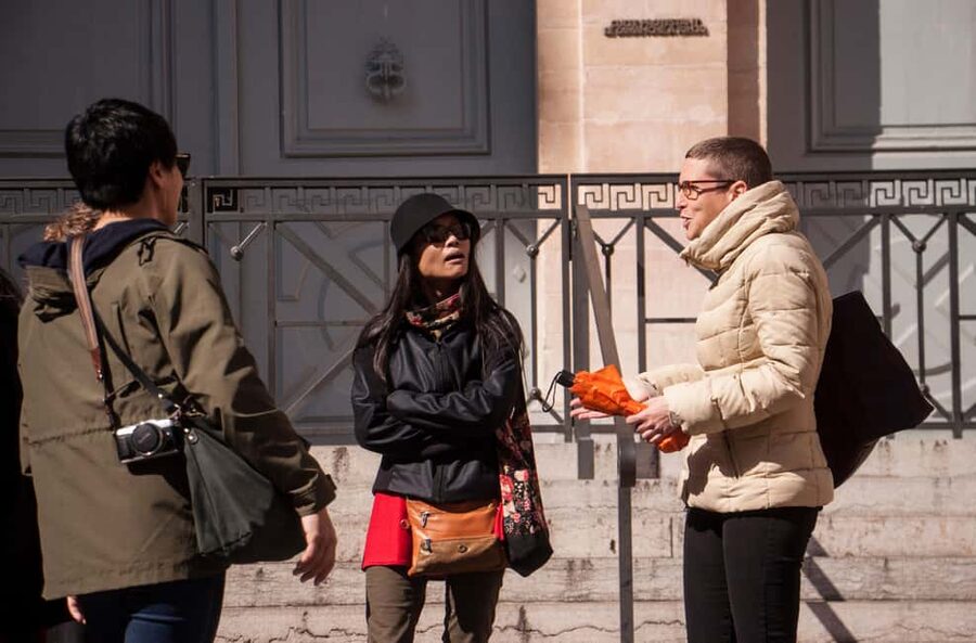 Lyon: Old Town Food Tour with 6 French Food Tastings & Wine - Crossing the Saône into the Presqu’île