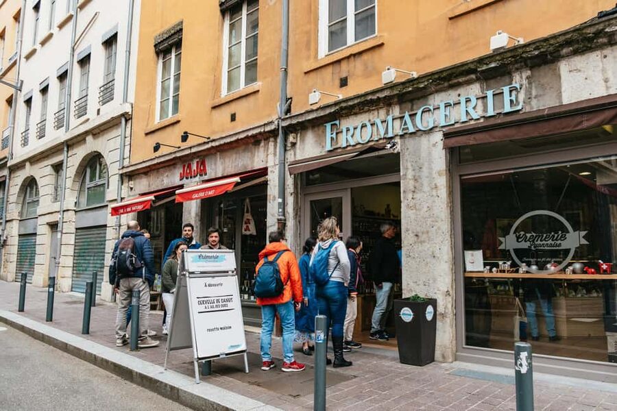 Lyon: Vieux Lyon Food Tasting Walking Tour - Practical details before you reserve