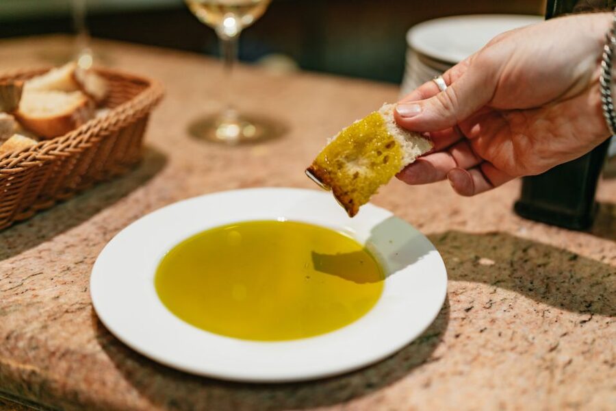 Madrid: Food & Wine Tour with 10 Tapas & 4 Drinks Included - Should you book it?