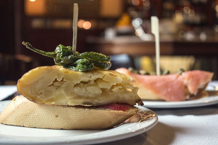 Madrid: Guided Food Tour with Authentic Tapas & Delicacies - The famous Madrid squid sandwich