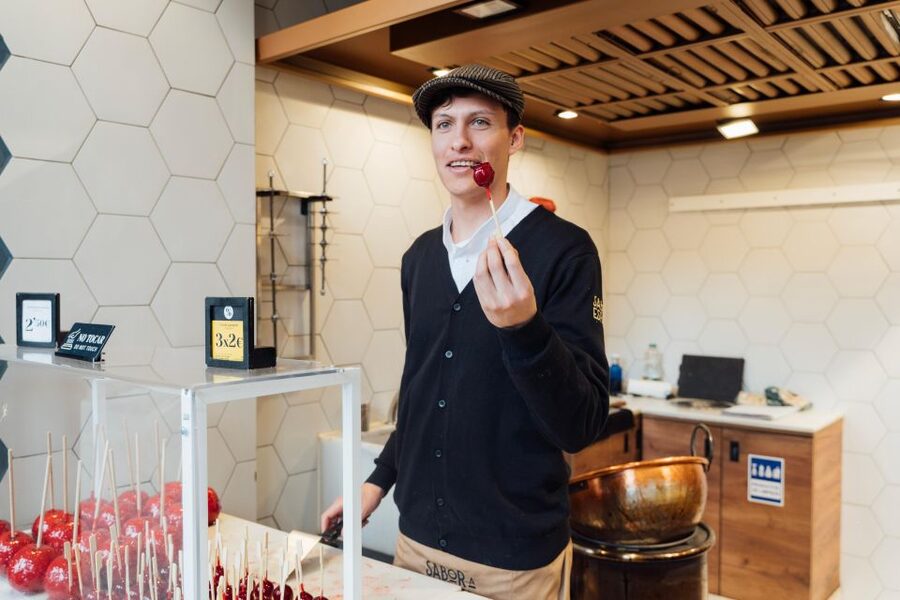 Madrid Guided Food Tour with Tapas and Spanish Wine - The guides make the difference