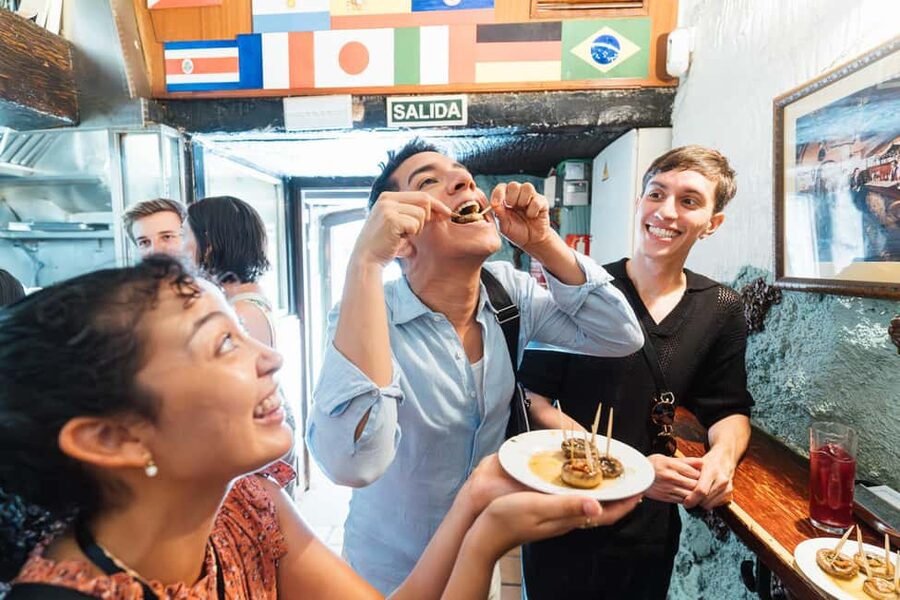 Madrid: Guided Food Tour with Tapas Tastings and Drinks - Starting at Plaza de los Carros in La Latina