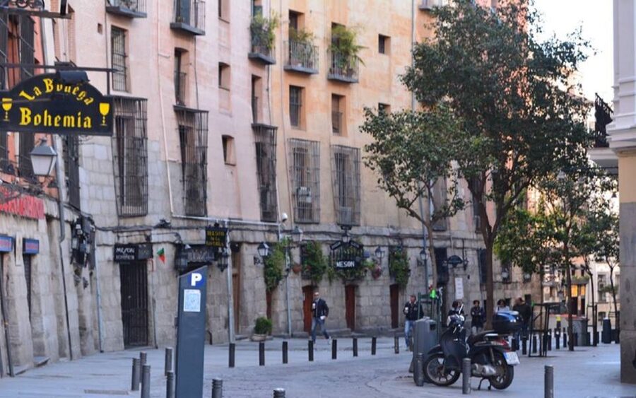 Madrid: Old Madrid Walking Food and Wine Tour - Carmen’s role in the experience
