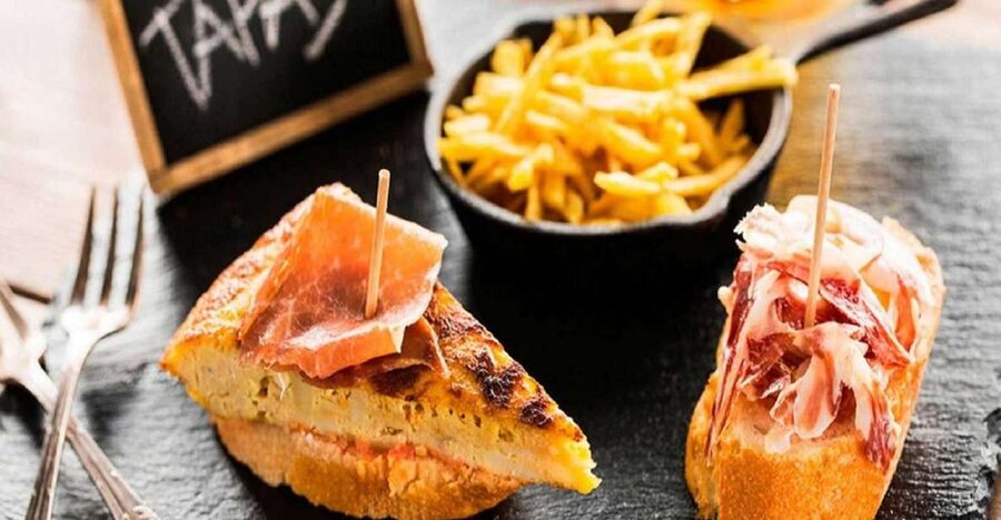Madrid: Old Madrid Walking Food and Wine Tour - Three or four bars, with a drink at each