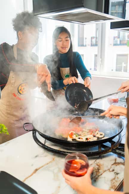 Madrid: Paella & Sangria Classes – Seafood, Chicken or Vegan - Starting with sangria and Spanish small plates