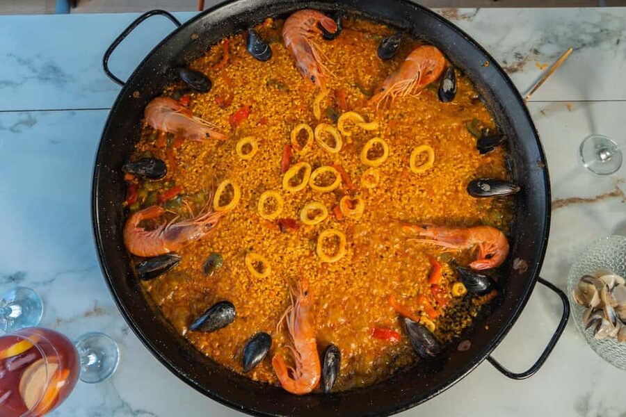 Madrid: Paella & Sangria Classes – Seafood, Chicken or Vegan - The paella history lesson is part of the value