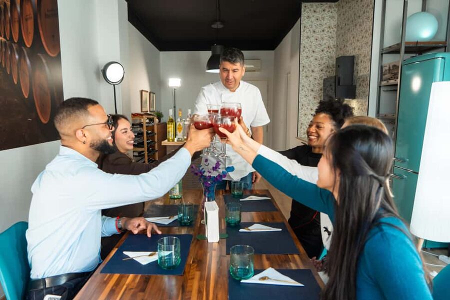 Madrid: Paella & Sangria Classes – Seafood, Chicken or Vegan - Eating together in a Spanish-themed room