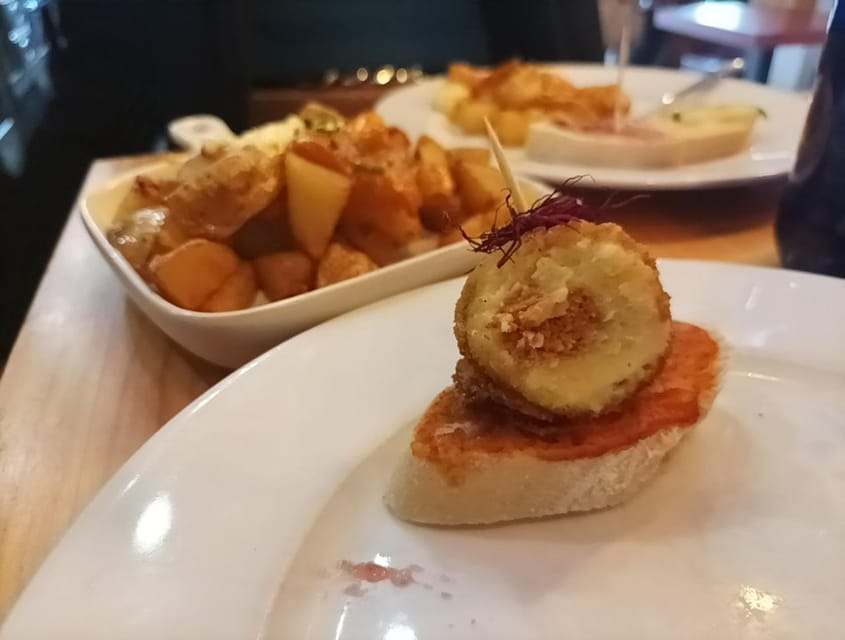 Malaga: Food Tour with Local Guide, Tapas, and Drinks - Pescadito frito and Málaga’s seafood tradition
