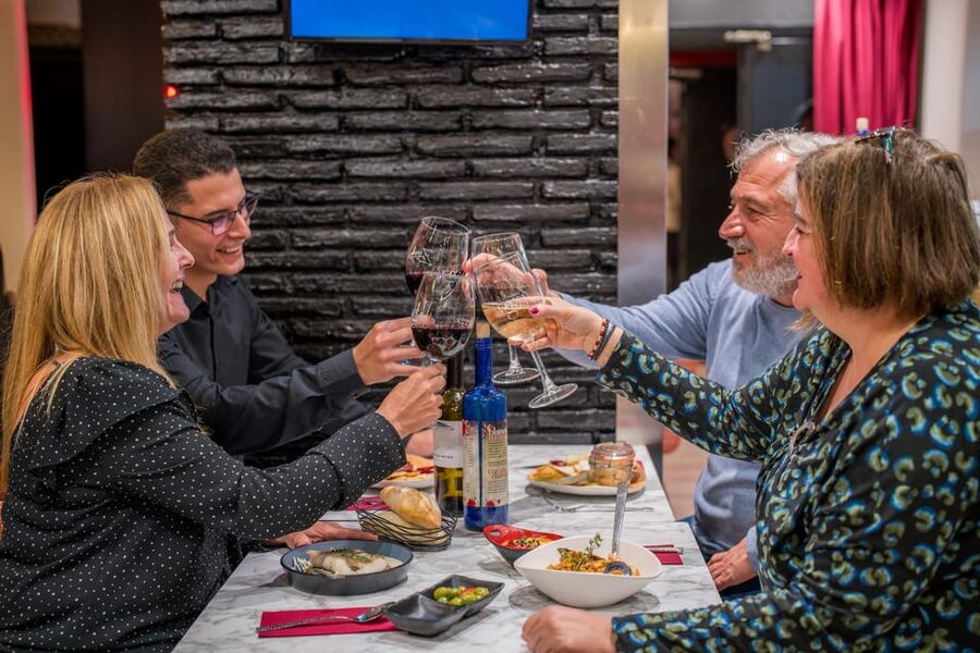 Malaga: Show and Food at Alegría Flamenco and Restaurant - Moving from the table to the theater