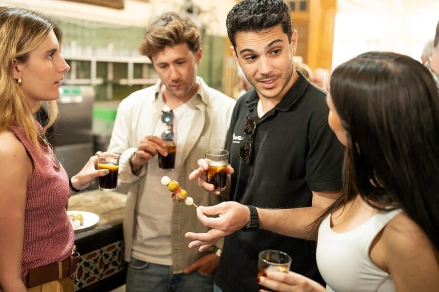 Málaga: Tapas, Wine & Rooftops Private Tour - How the guides shape the experience