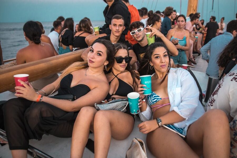 Malta: Lazy Pirate Boat Party with Drinks & Food - Snacks, fruit, and the food question